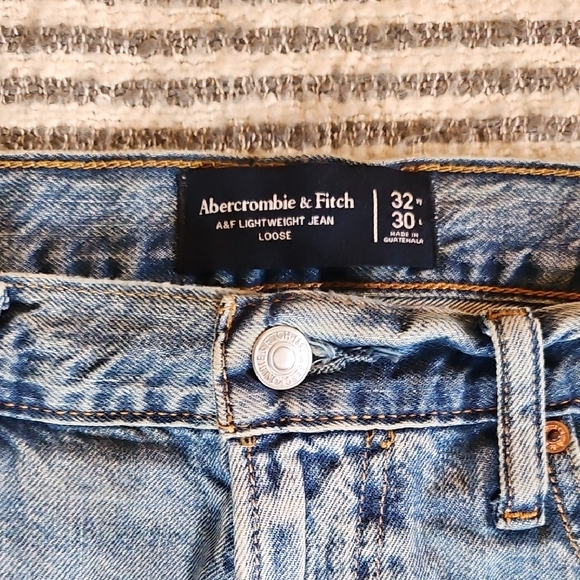 Abercrombie & Fitch Light Blue Loose Fit Jeans Zip Fly NWT - Picture 2 of 9